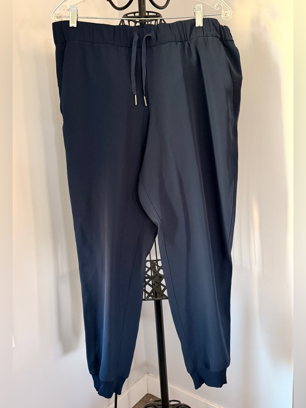 lululemon athletica Navy on the fly joggers size 12